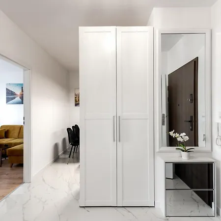 Golden Deluxe Old Town, Terrace, High Standard, 2