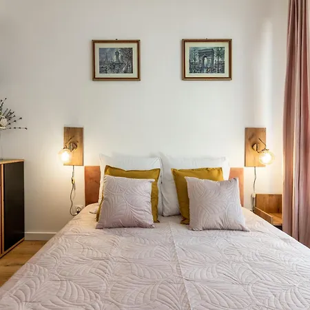 Golden Deluxe Old Town, Terrace, High Standard, 2 Apartman *