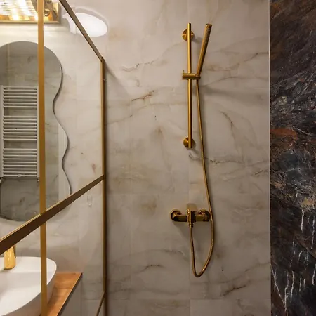 Golden Deluxe Old Town, Terrace, High Standard, 2 Lejlighed *